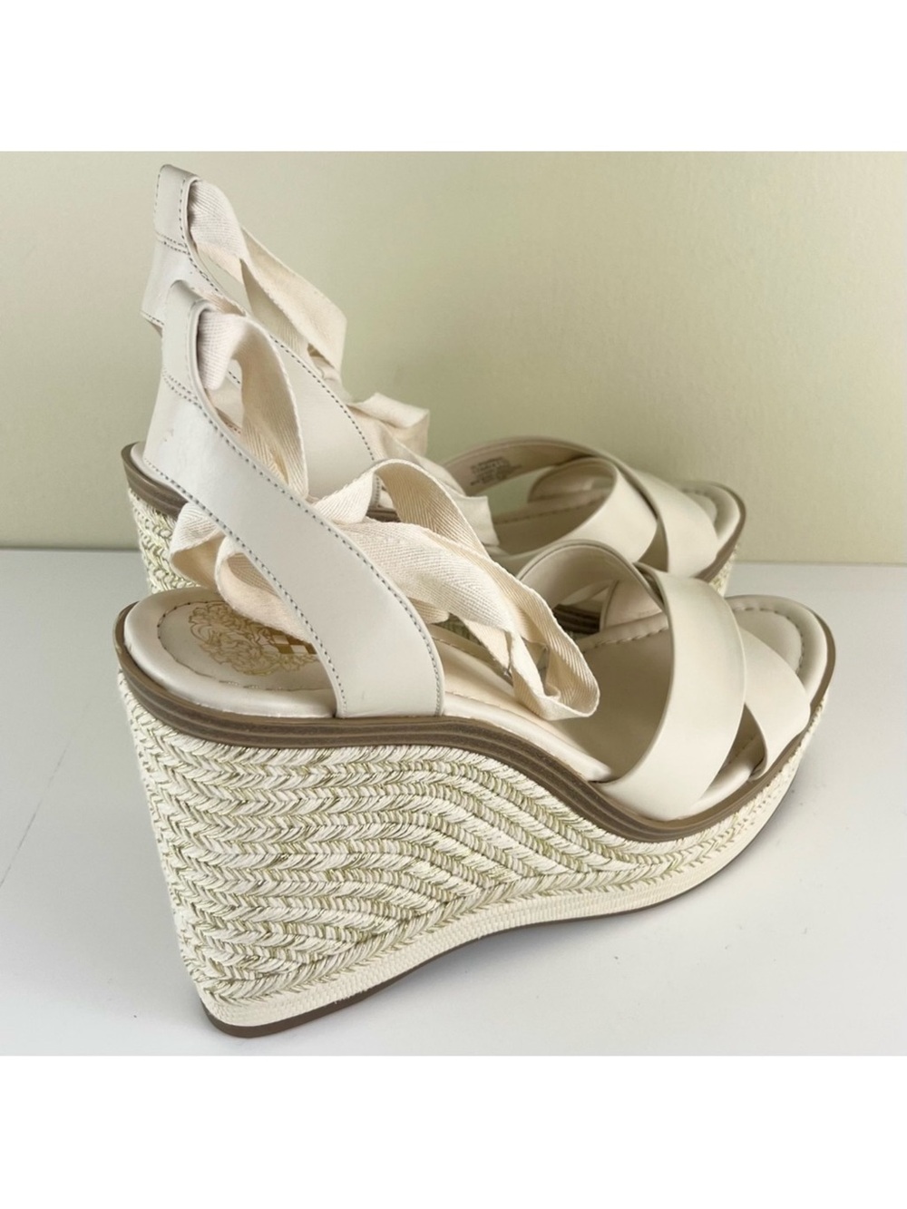 NEW VINCE CAMUTO BEIGE PLATFORM WEDGE SANDALS - Picture 4 of 12